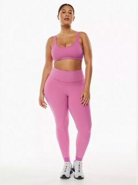NWOT Aritzia TnaBUTTER Super Hi-Rise Legging Size Small Berry Fizz